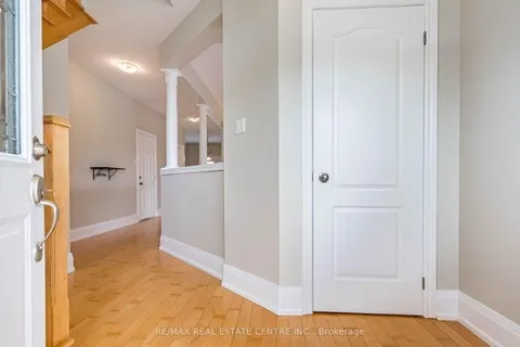 4 Panorama Way, ON L8E 6C6