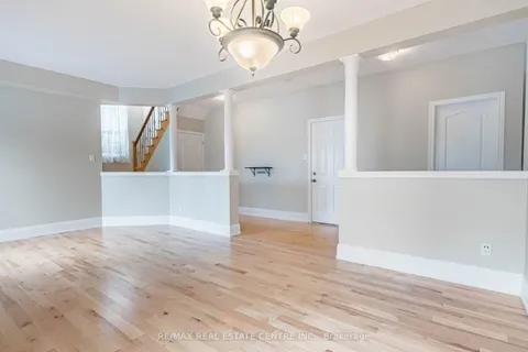 4 Panorama Way, ON L8E 6C6