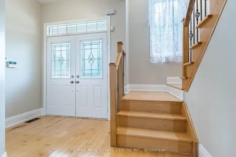 4 Panorama Way, ON L8E 6C6