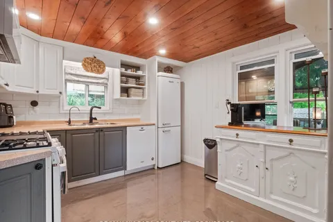 15 Adelaide Street, ON L2A 5K5