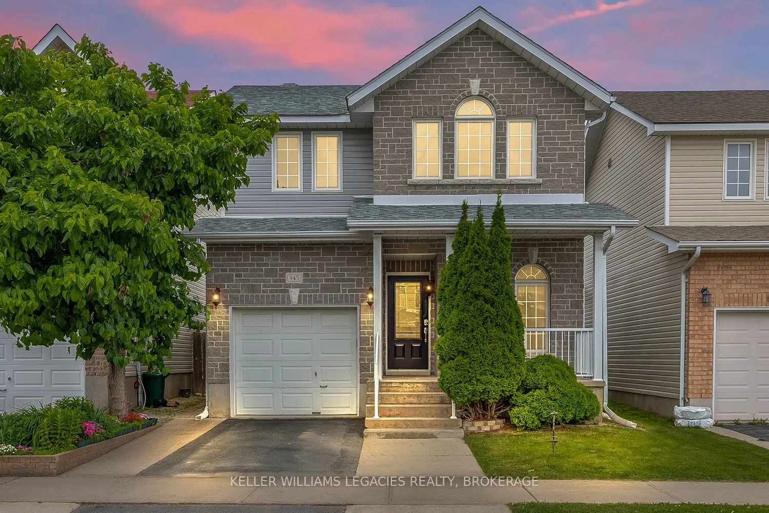 945 BLUFFWOOD Avenue, ON K7K 7K5