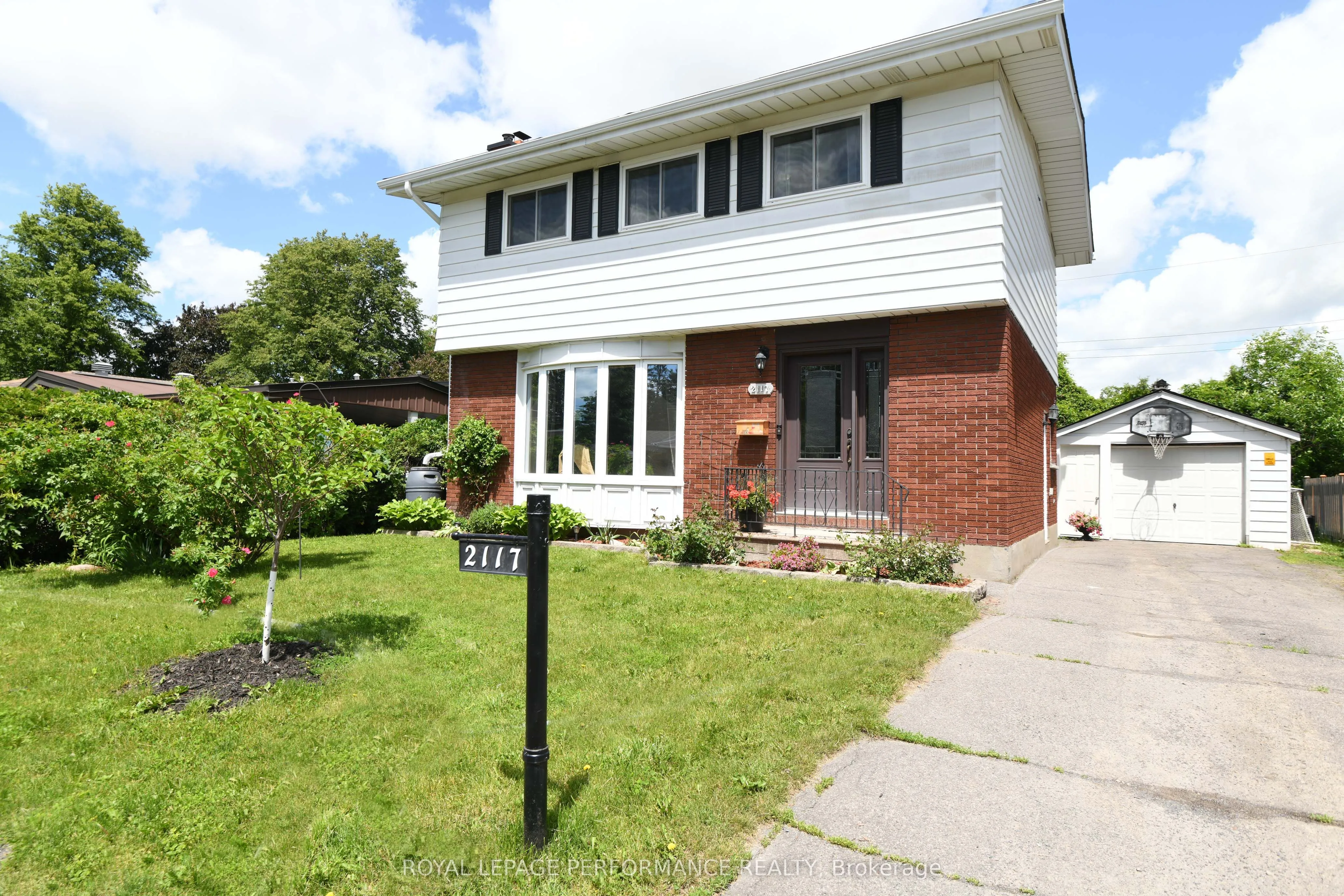 2117 Valley Drive, ON K1G 2P6