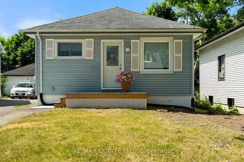 15 1/2 McCann Street, ON K8V 1W2