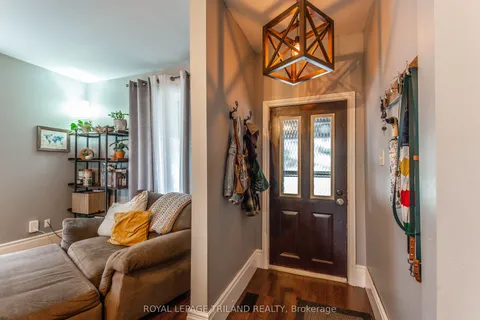 83 Flora Street, ON N5P 2X7