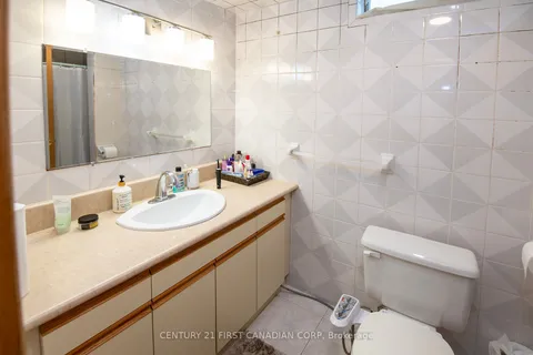 39 ADRIANS Way, ON N5V 4G1