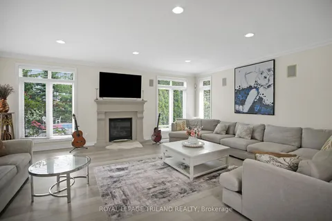 205 EAST RIVERTRACE Walk, ON N6G 5L1