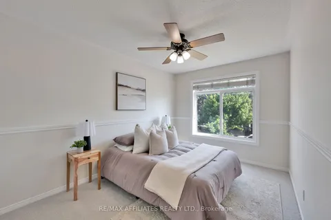 21 Flowertree Crescent, ON K2M 2R8