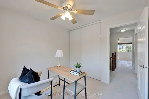 21 Flowertree Crescent, ON K2M 2R8