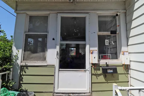 143 Brockville Street, ON K7A 3Y7