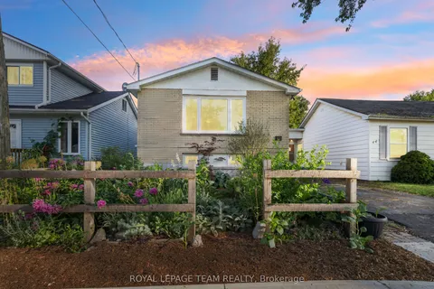 42 Fourth Avenue, ON K7K 2K2