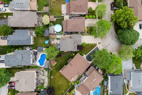 12 Sutton Court, ON L8J 2E2