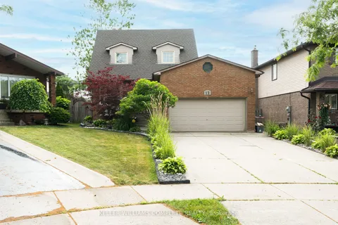 12 Sutton Court, ON L8J 2E2