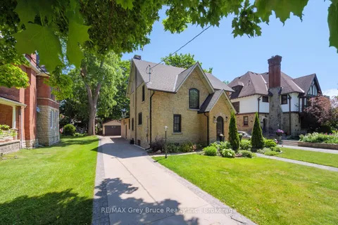 1075 4th Avenue, ON N4K 4W1