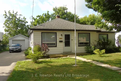 39 Pine Street, ON N4G 1L5