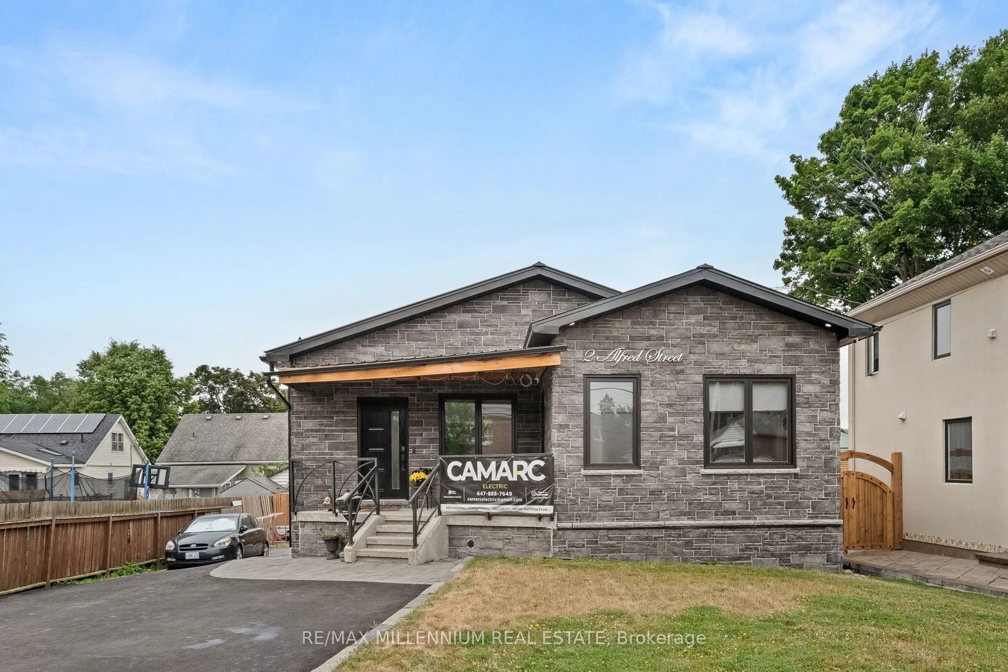 2 Alfred Street, ON L1A 2W7