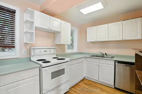 284 Anna Avenue, ON K1Z 7V6