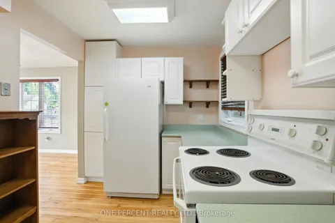 284 Anna Avenue, ON K1Z 7V6