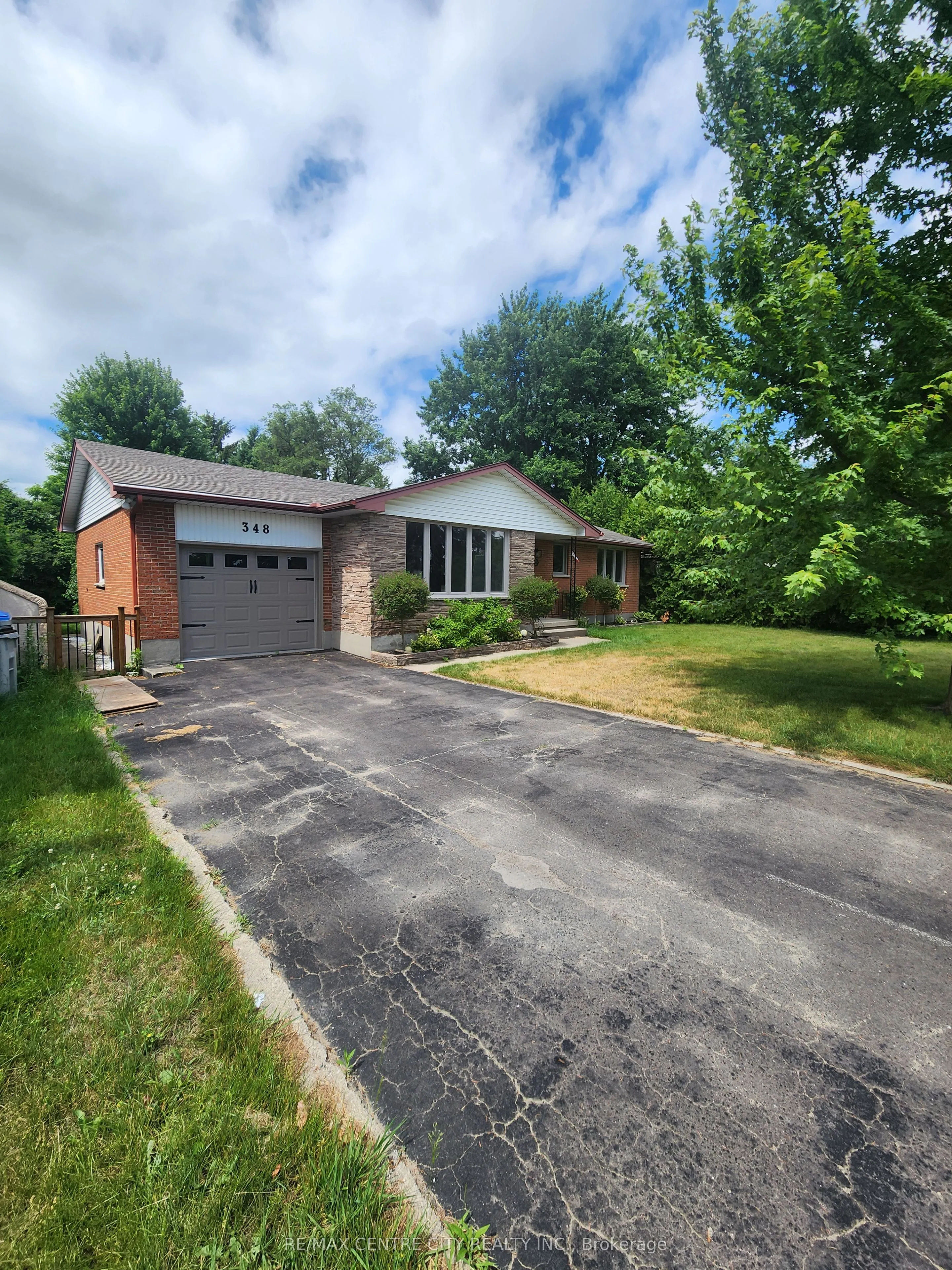 348 Caradoc Street, ON N7G 2P4