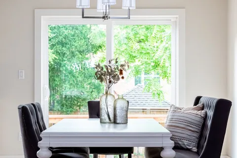 28 PARKSIDE Avenue, ON L9H 2S7
