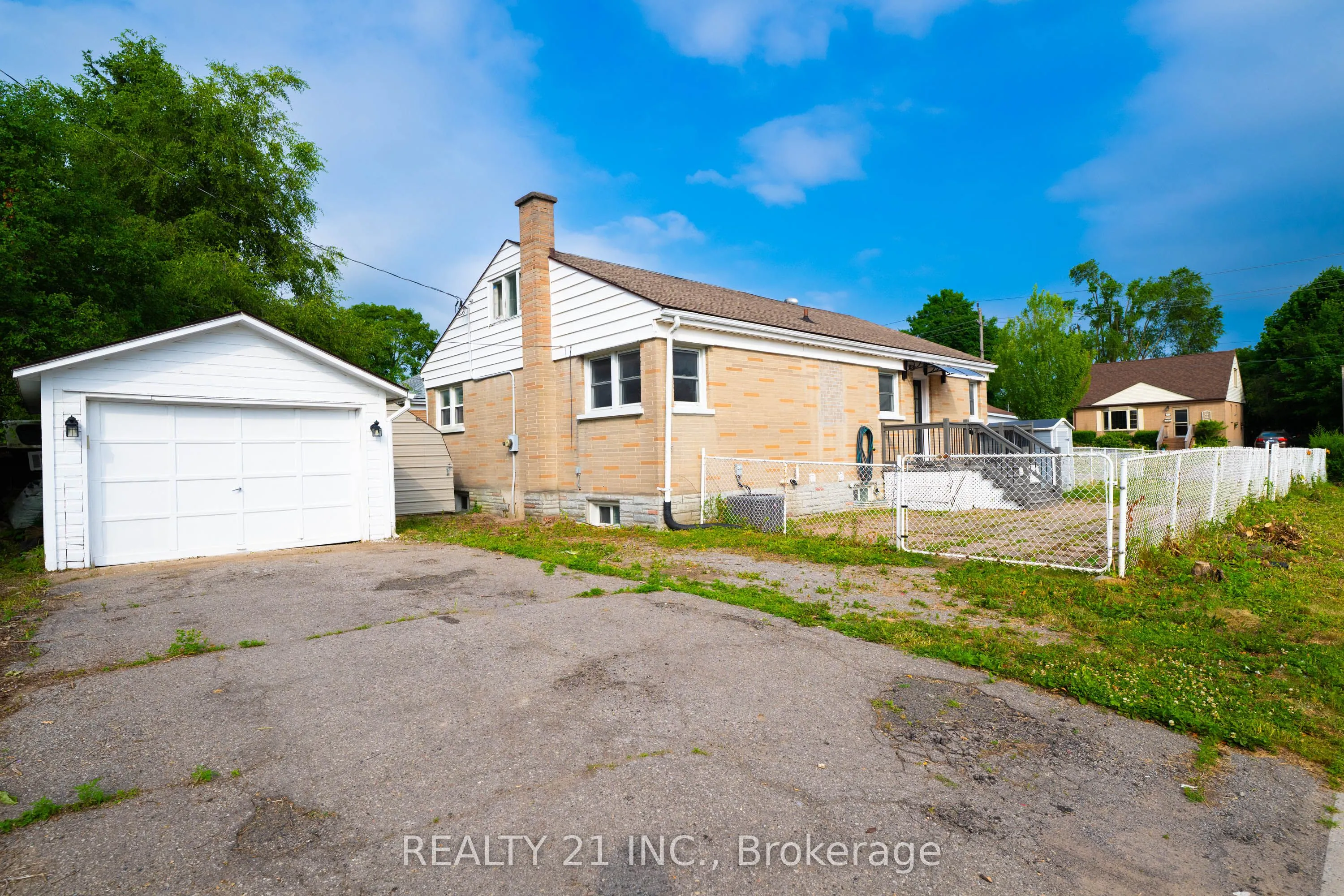 160 Elizabeth Avenue, ON K9H 5E3