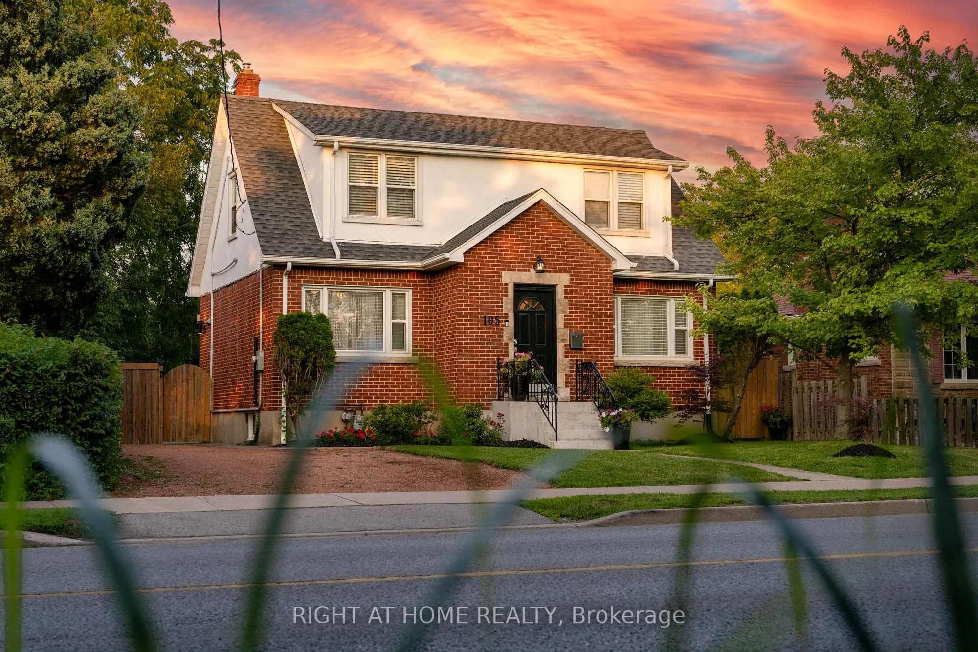 105 Glenridge Avenue, ON L2R 4X5