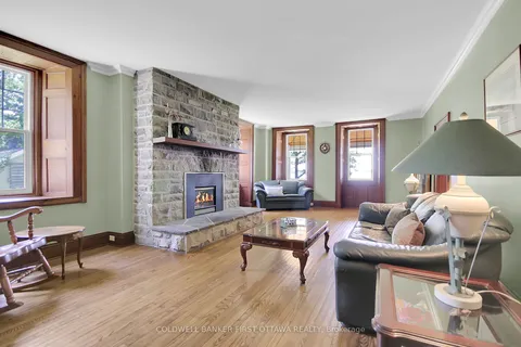 100 Loch End Road, ON K7C 0S9