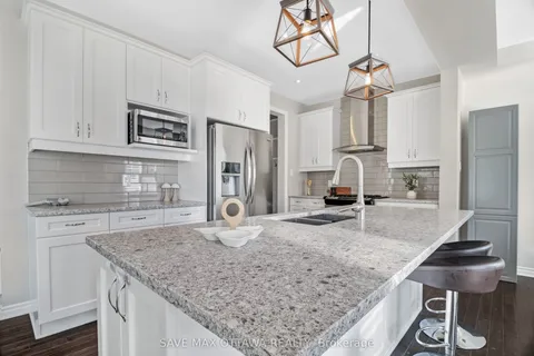 657 Broad Cove Crescent, ON K2J 6H6