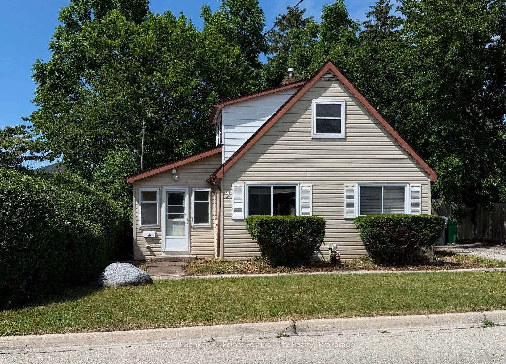 9 Blake Street, ON N7A 1C5