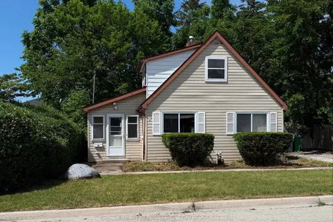 9 Blake Street, ON N7A 1C5