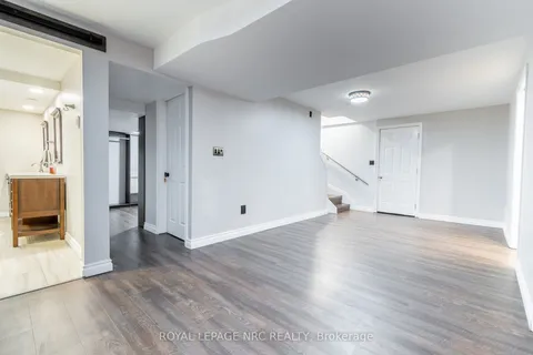 7102 Burbank Crescent, ON L2J 4E7