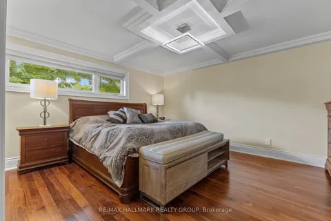 1883 Barnhart Place, ON K1H 5B5