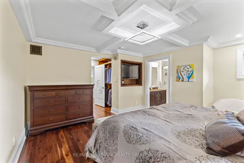 1883 Barnhart Place, ON K1H 5B5