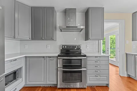 1883 Barnhart Place, ON K1H 5B5