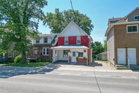 433 Mcintyre Street, ON P1B 1E1