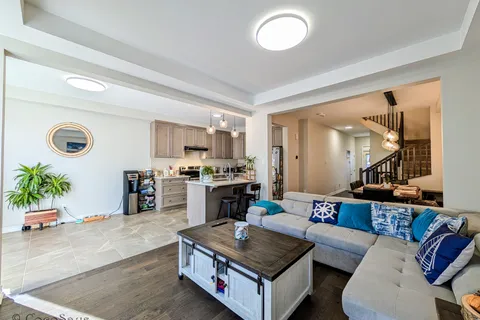 46 BERMONDSEY Way, ON K2S 2Y7
