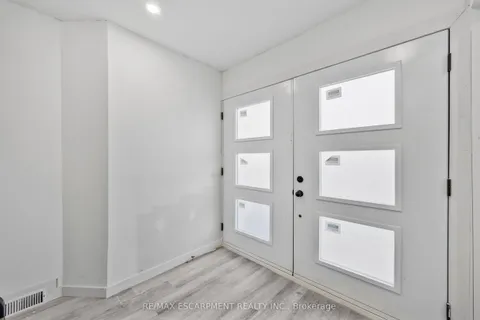 163 Britannia Avenue, ON L8H 1X4