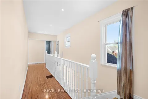 233 Normanhurst Avenue, ON L8H 5N1
