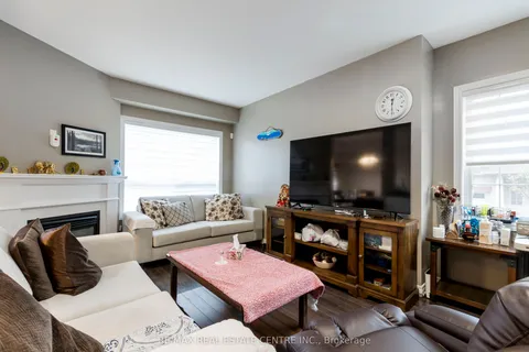 8 Lakelawn Road, ON L3M 0G1