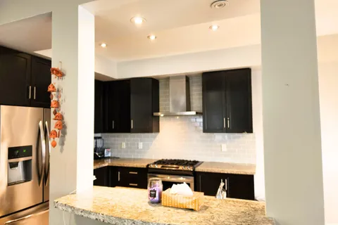 8 Lakelawn Road, ON L3M 0G1