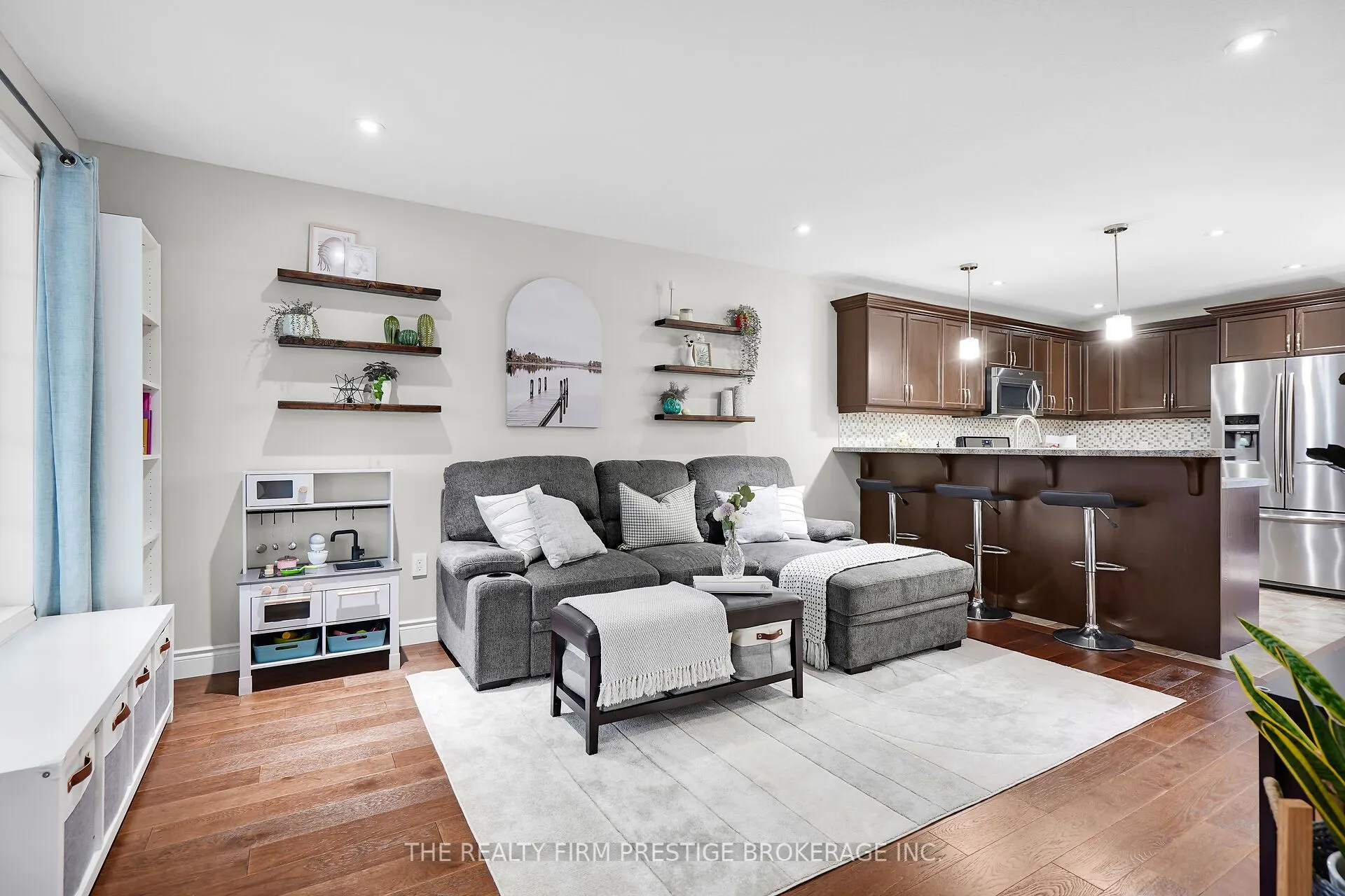 27 WILLIS Avenue, ON N7G 0B6