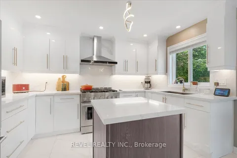 17 Michaela Crescent, ON L0S 1E4