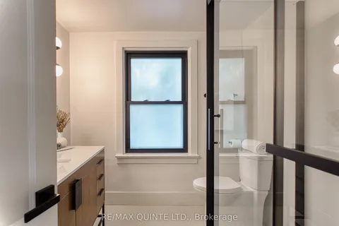 214 Victoria Avenue, ON K8N 2C3