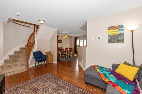 25 Drumso Street, ON K1T 3X9