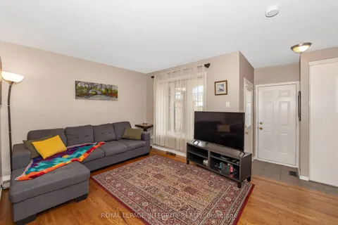 25 Drumso Street, ON K1T 3X9