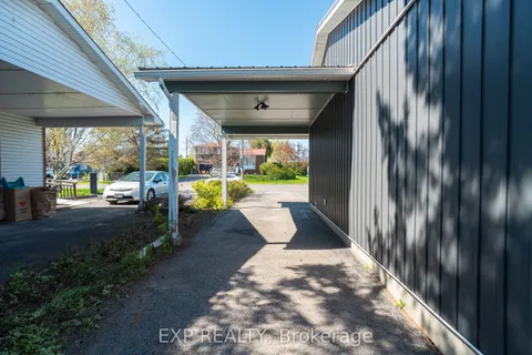 322 Galloway Drive, ON K1E 1W3