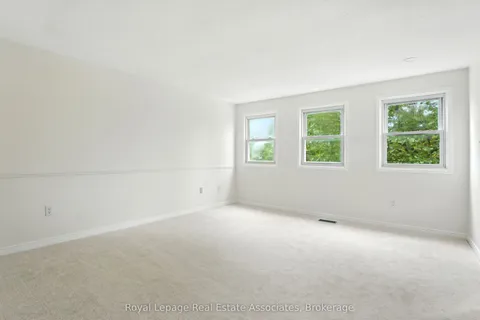 16 Hart Crescent, ON N6E 2W6
