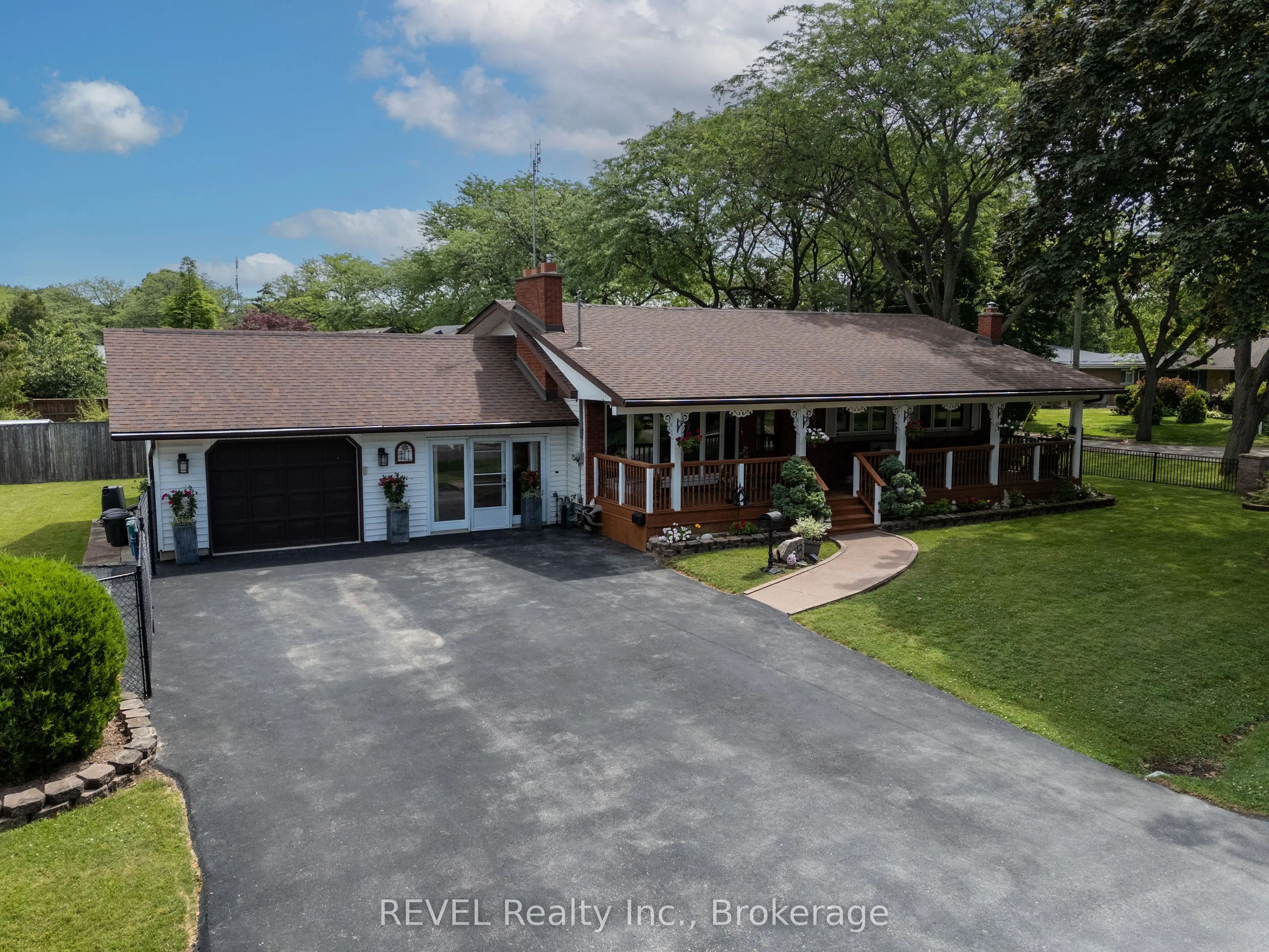 12 AQUADALE Drive, ON L2N 3R6