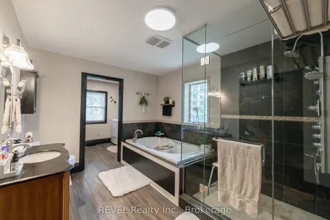 12 AQUADALE Drive, ON L2N 3R6
