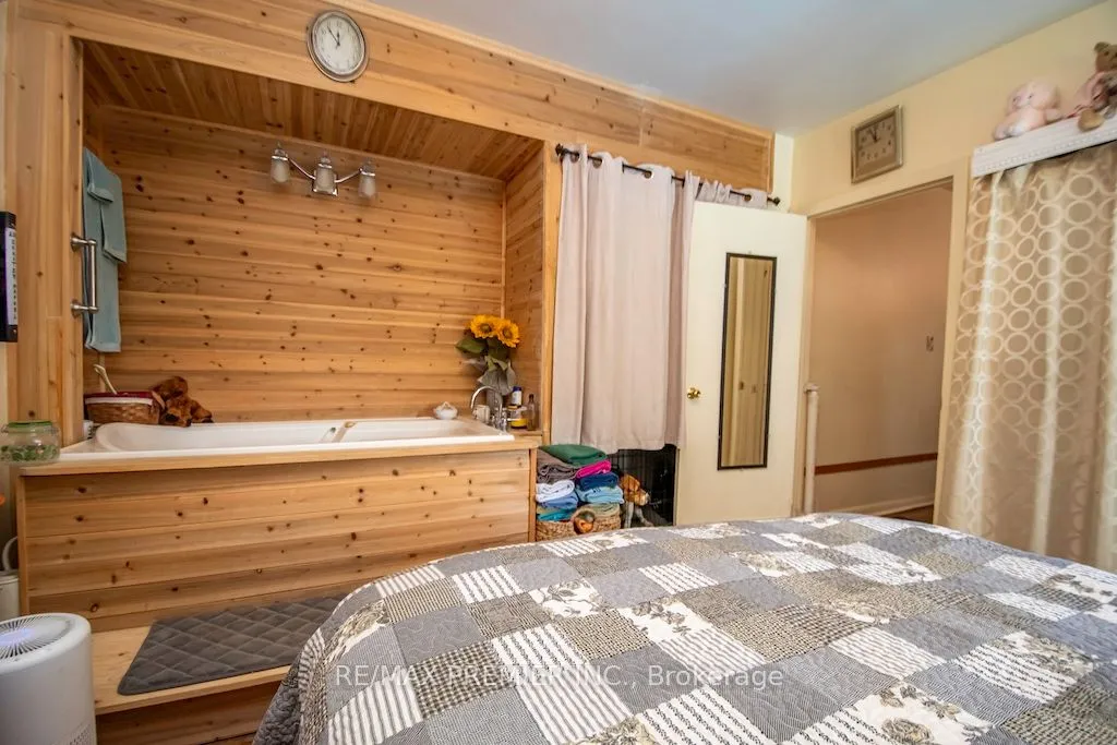 2704 Television Road, ON K9L 1E5