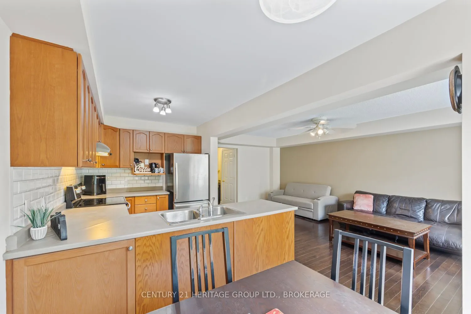 698 MacLean Court, ON K7K 7L8